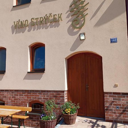 Pensjonat Sklep Vino Strycek Velké Bílovice Zewnętrze zdjęcie