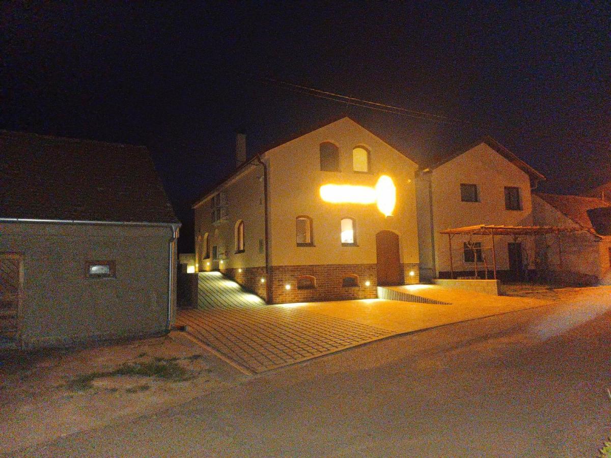 Pensjonat Sklep Vino Strycek Velké Bílovice Zewnętrze zdjęcie